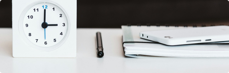 desk-with-clock-and-pen
